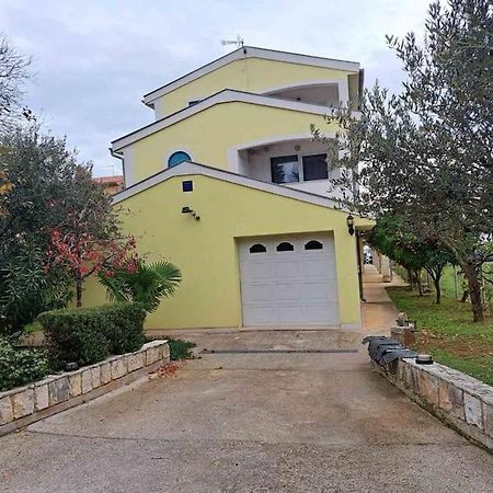 Apartment Laurus Premantura Bagian luar foto